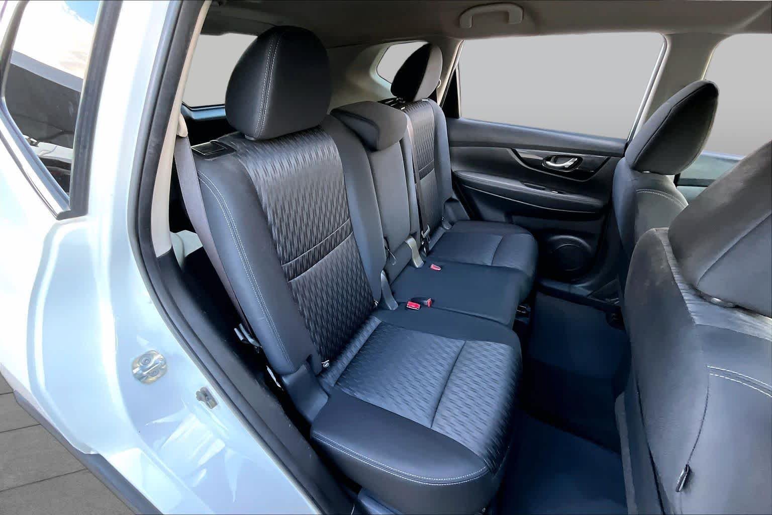 Used 2017 Glacier White Nissan S image 18