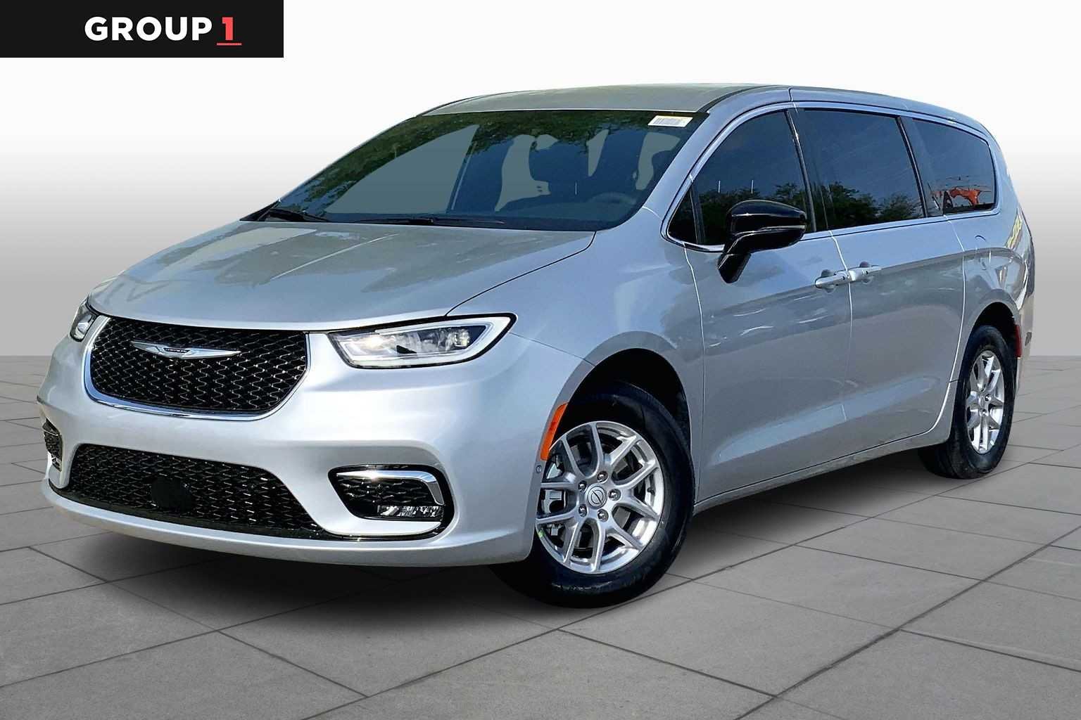 2026 Chrysler Pacifica Select's photo