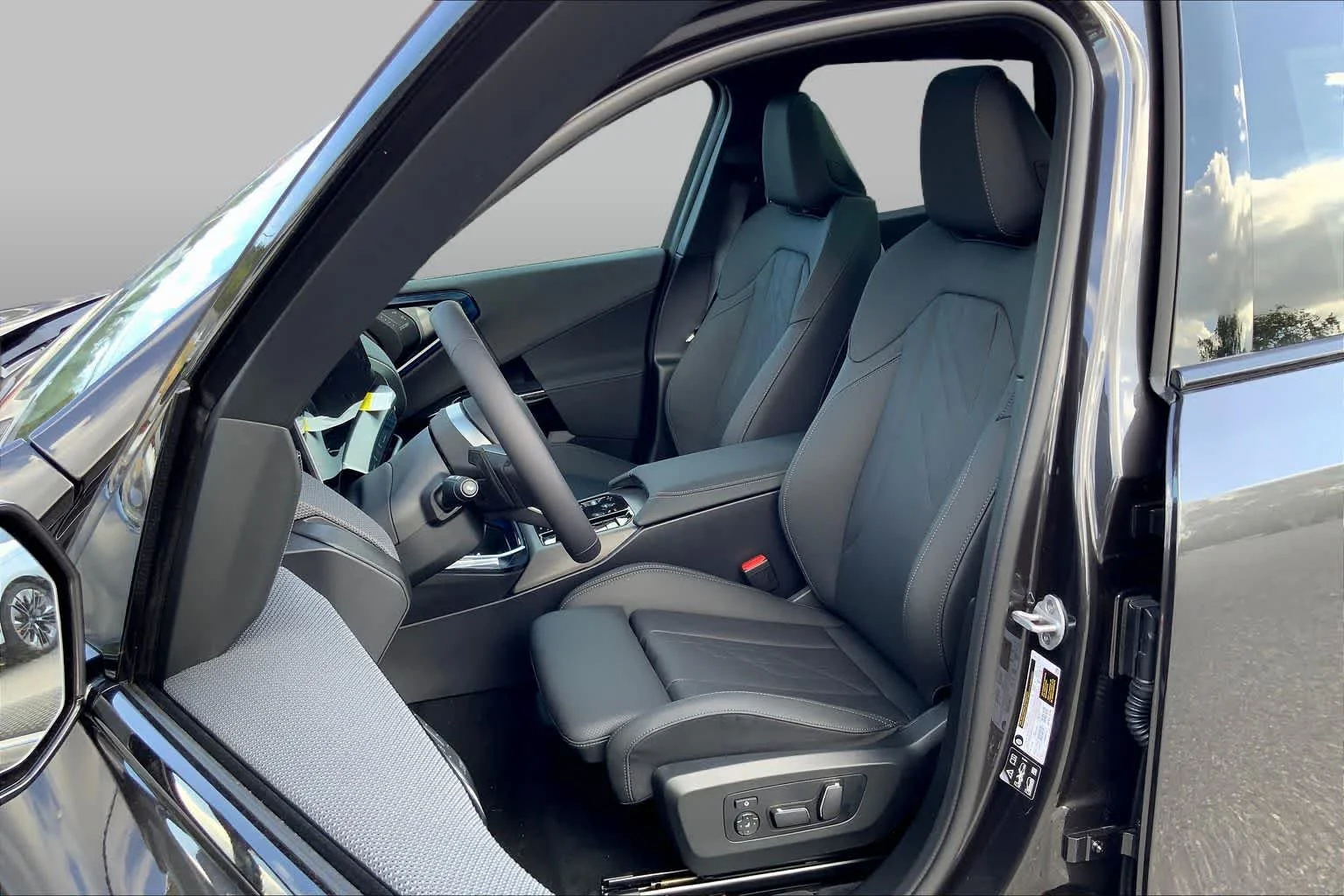 New 2026 Dark Graphite Metallic BMW 30 xDrive image 9