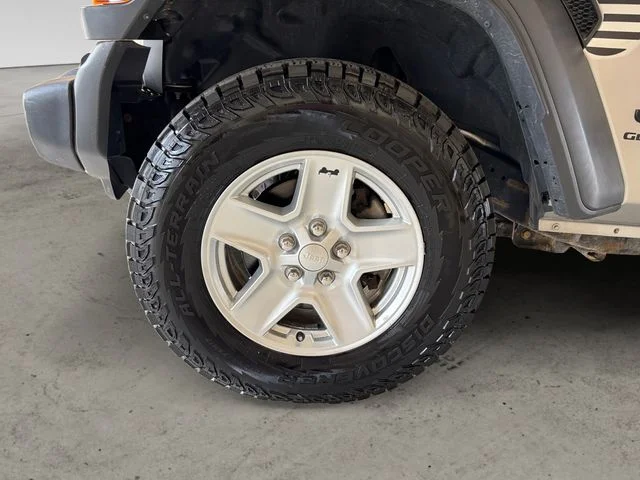 Used 2020 Silver Jeep Sport image 15