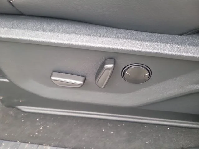 New 2025 White Metallic Ford Lariat image 21