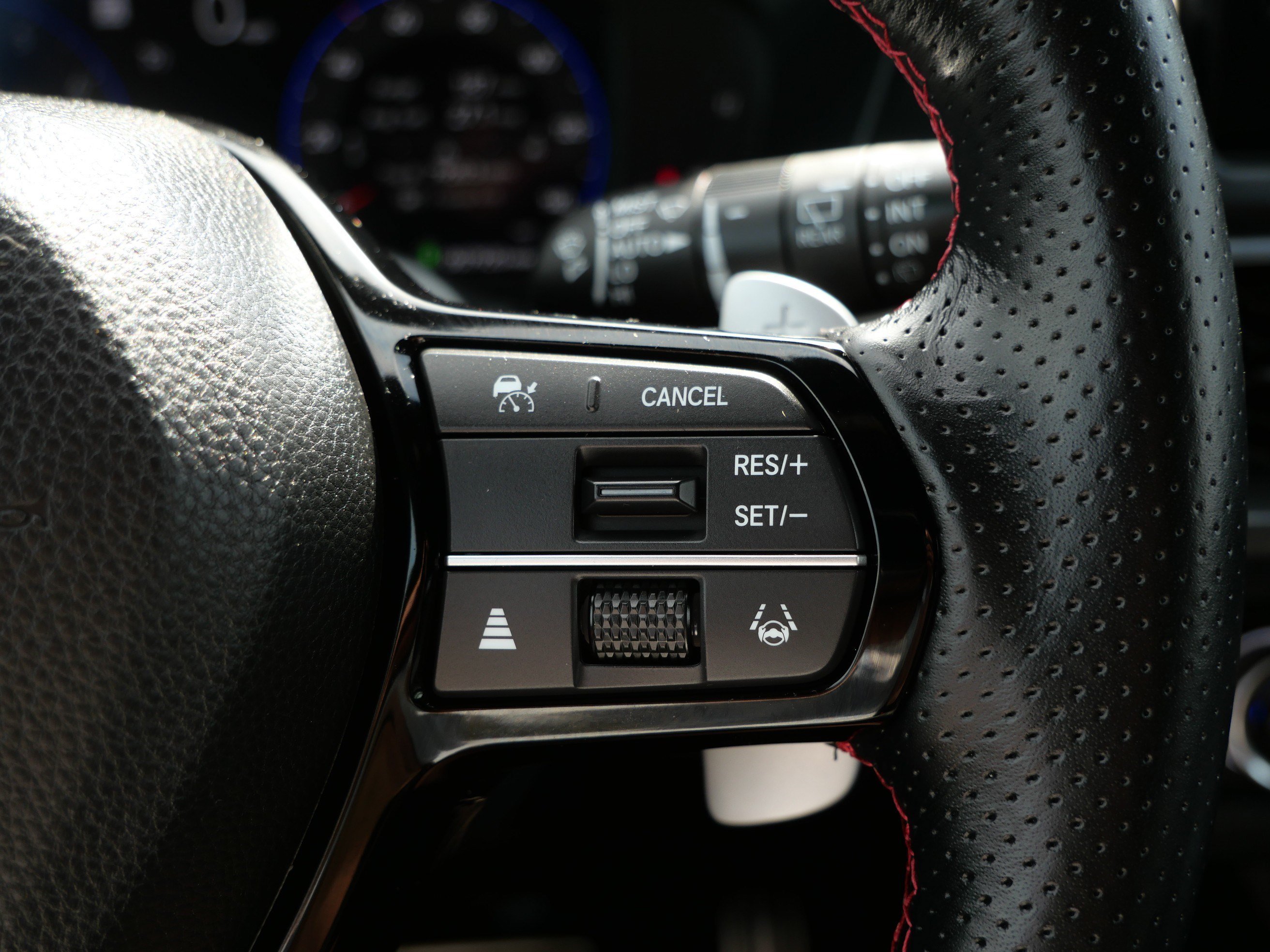 Used 2025 Solar Silver Metallic Acura w/A-Spec Advance Package image 29