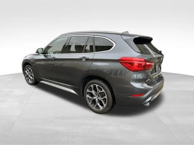 Used 2022 Mineral Grey Metallic BMW sDrive28i image 8