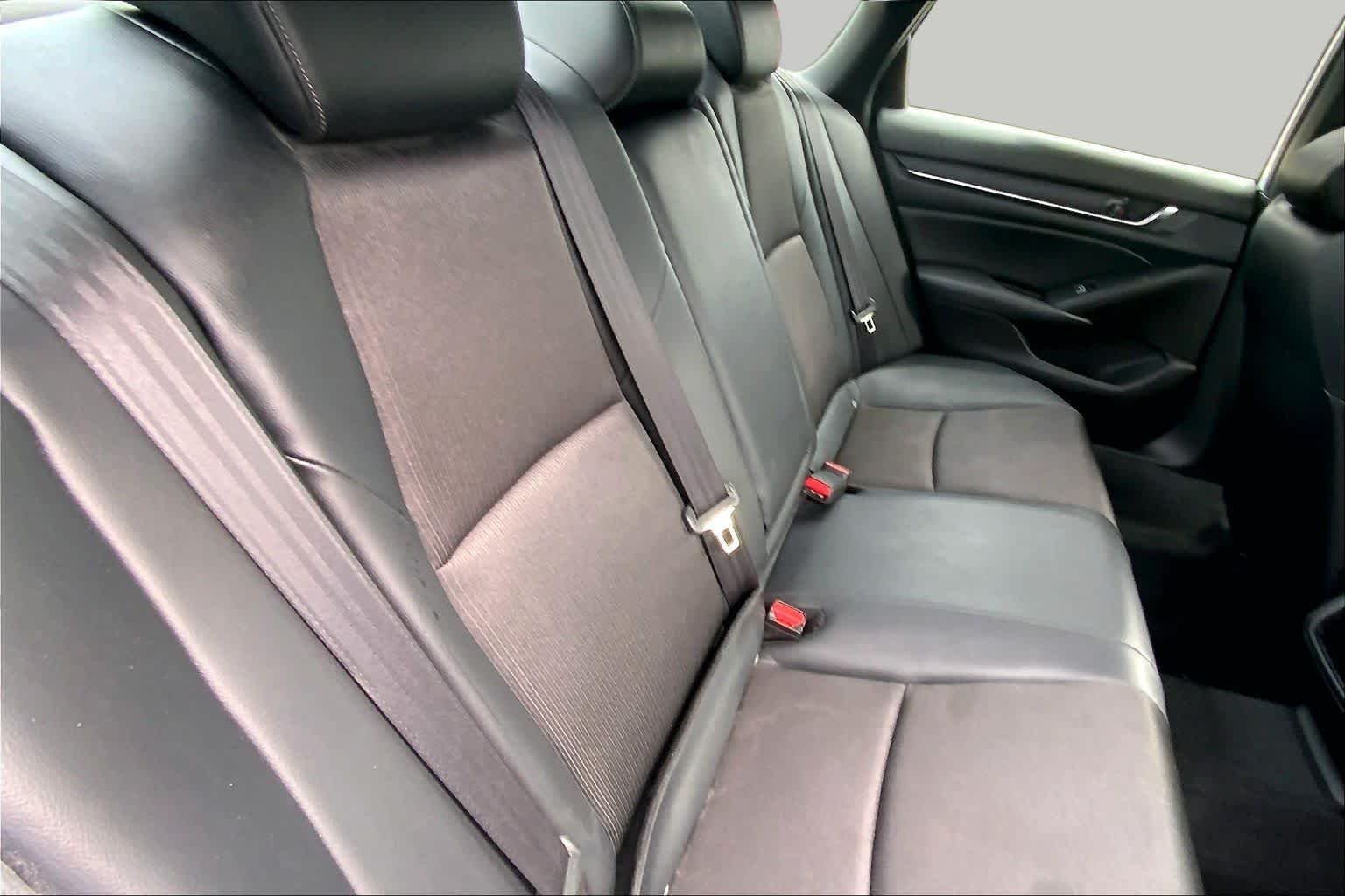 Used 2022 Platinum White Pearl Honda Sport image 18