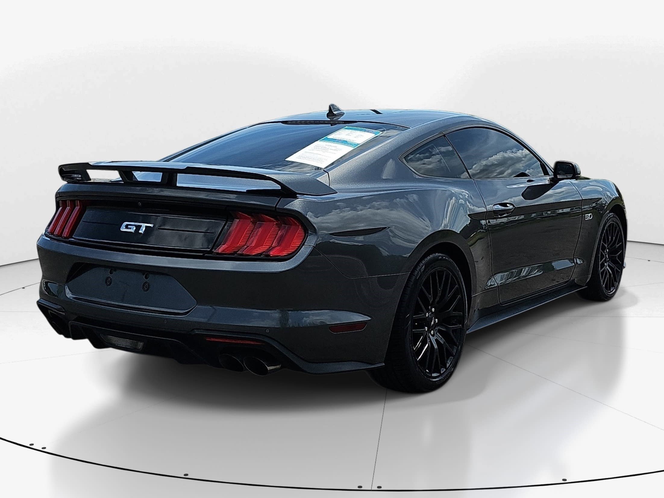 Used 2020 Magnetic Ford GT Premium image 3