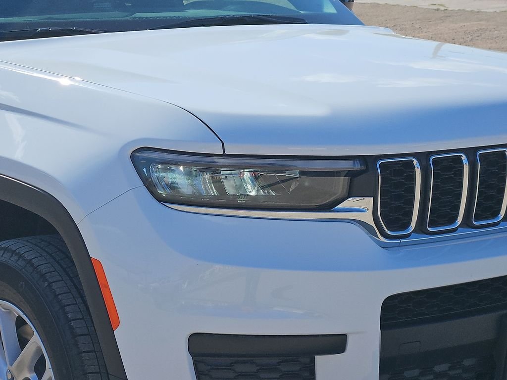 New 2026 Bright White Clear-Coat Exterior Paint Jeep Laredo image 8
