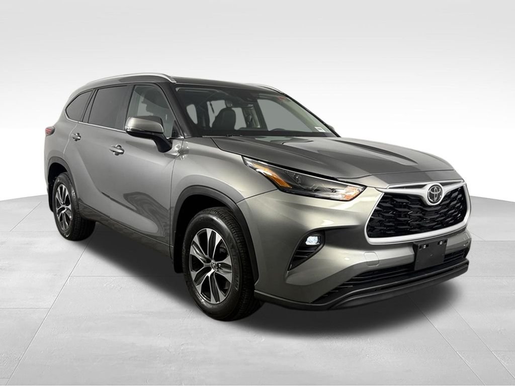 Used 2026 Heavy Metal Toyota XLE image 3