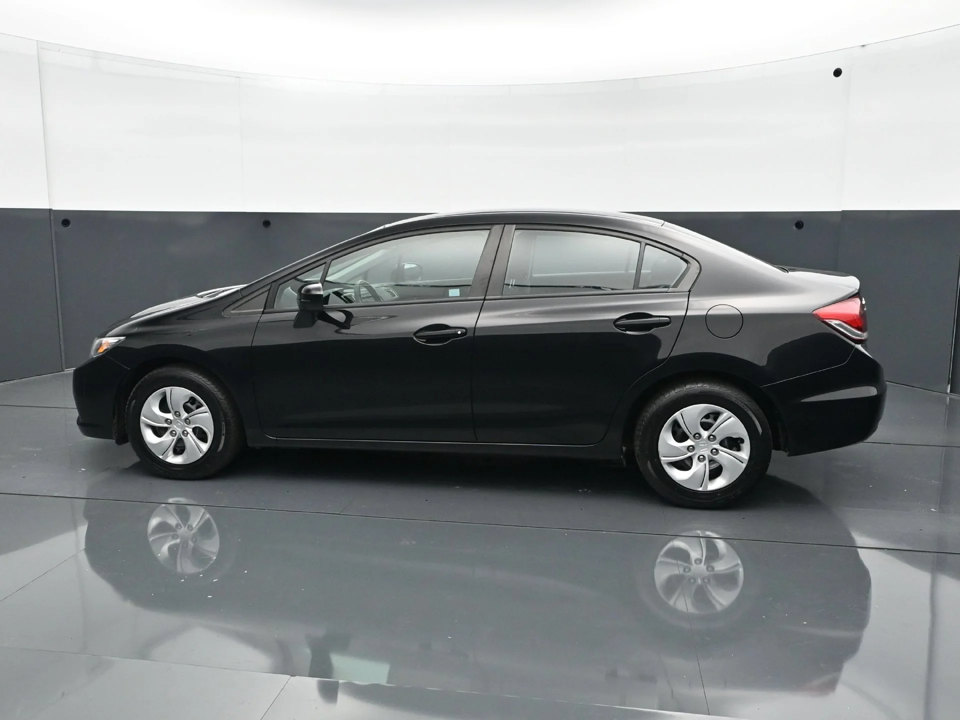 Used 2014 Honda Civic LX with VIN 19XFB2E5XEE071046 for sale in Minneapolis, Minnesota