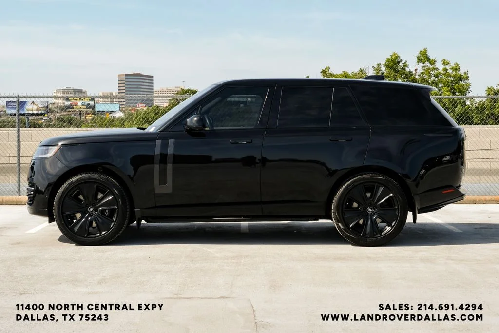Used 2023 Black Land Rover SE image 9