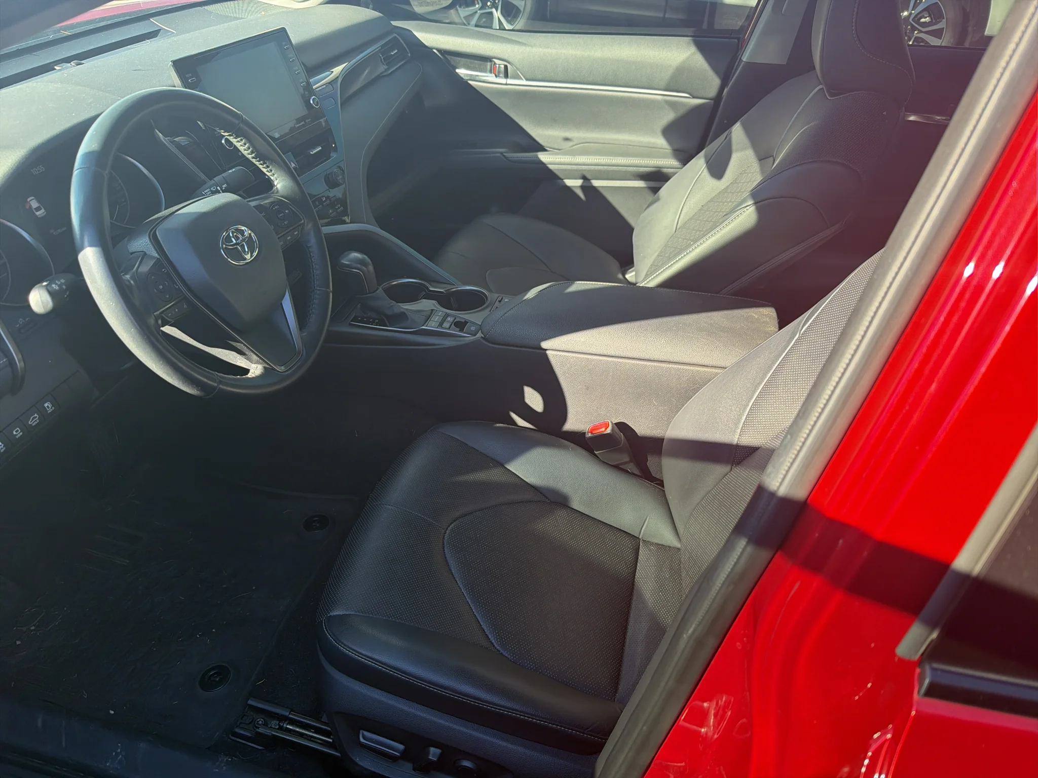 Used 2021 Supersonic Red/Midnight Black Metallic Toyota Hybrid XSE image 5