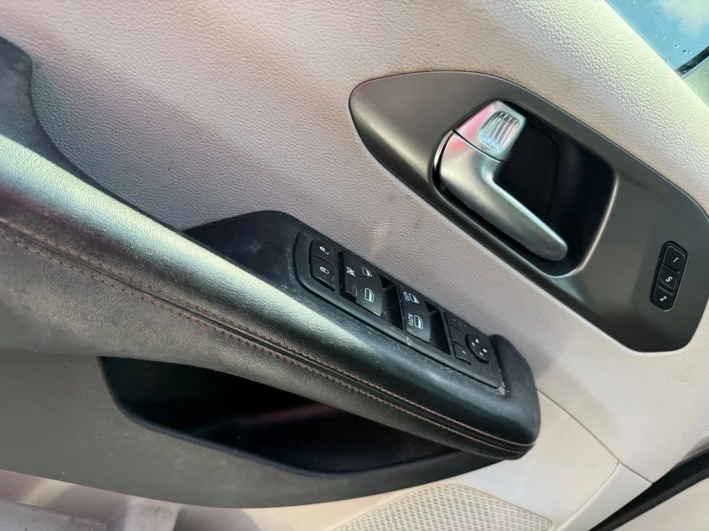 Used 2020 Silver Chrysler Touring L image 8