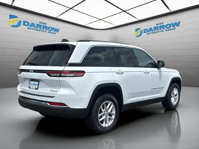 Used 2023 White Jeep Laredo image 5