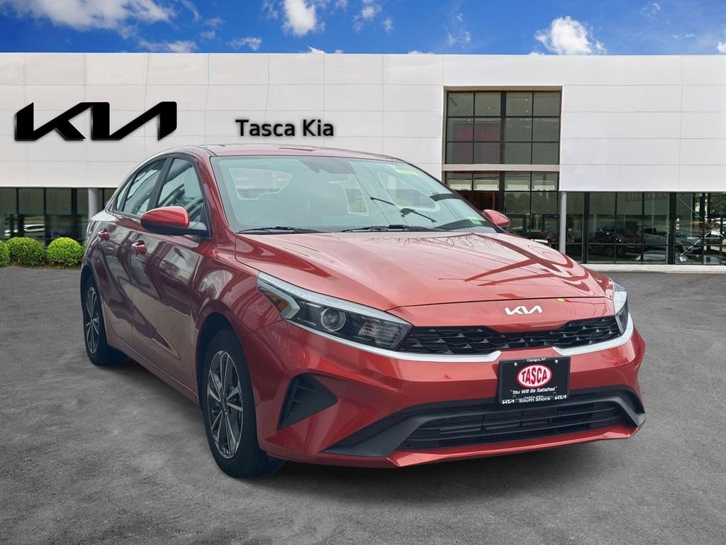 Used 2023 Red Kia LXS image 1