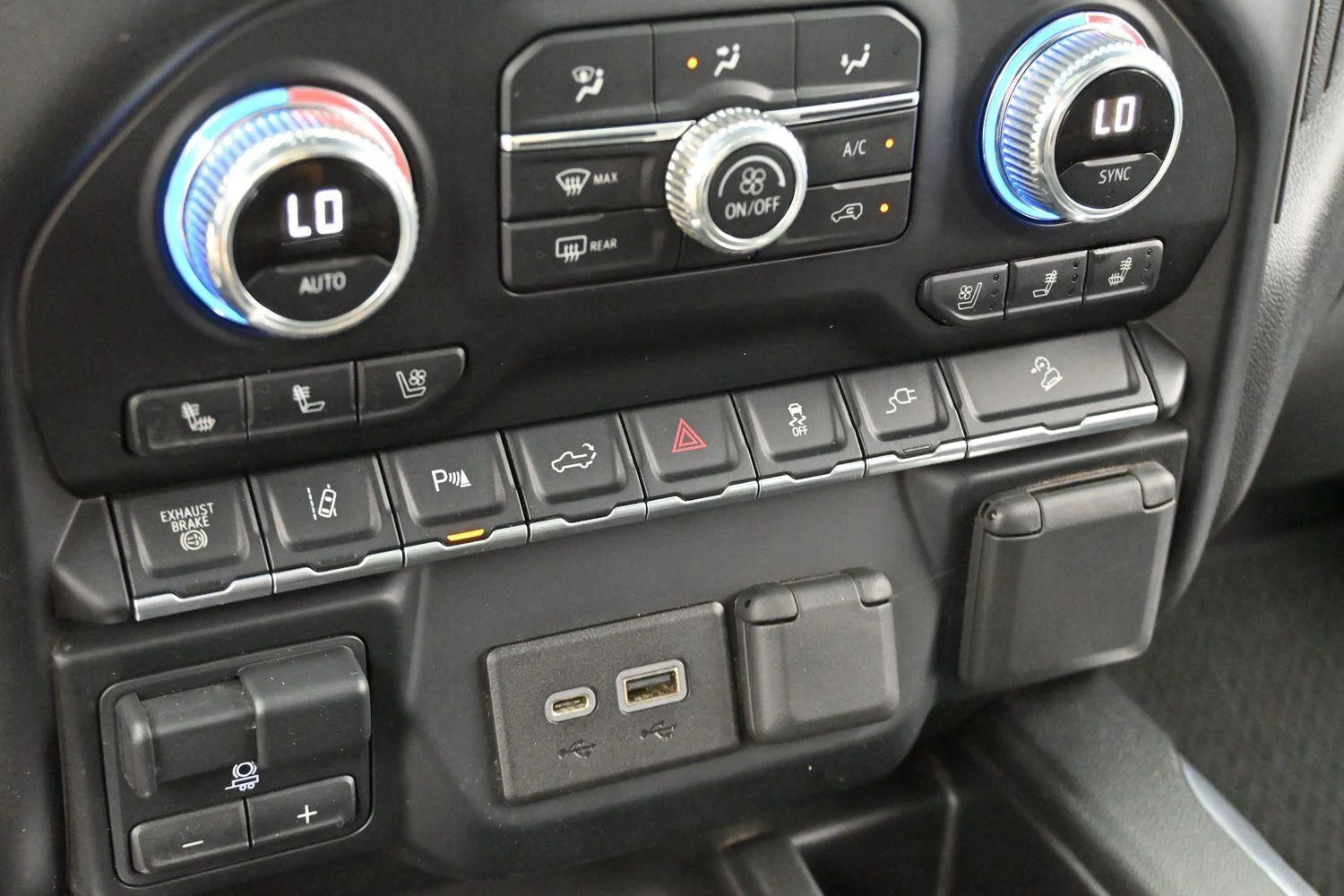 Used 2020 Onyx Black GMC Denali image 20