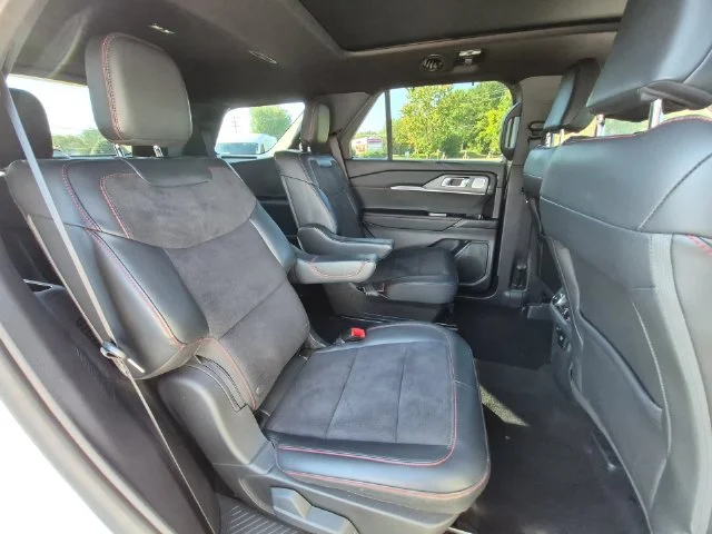 Used 2025 White Ford ST image 33
