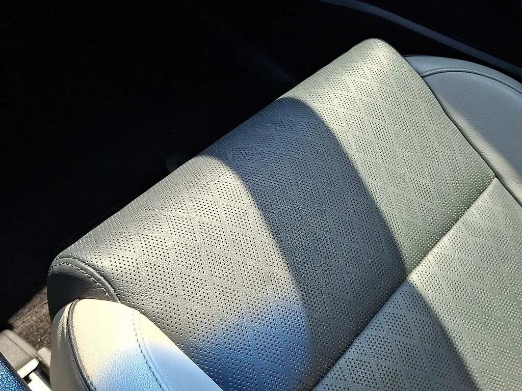 Used 2019 White Kia EX image 27
