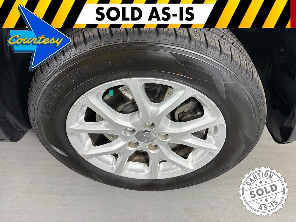 Used 2018 Silver Jeep Latitude Plus image 11