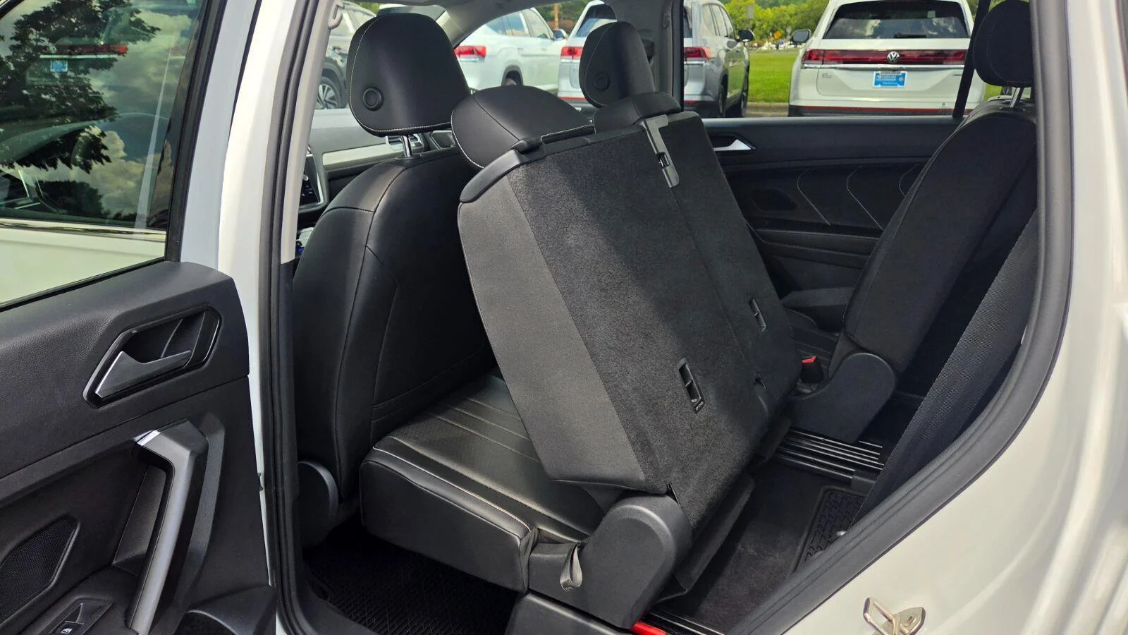Certified Used 2022 Pure White Volkswagen SE image 43