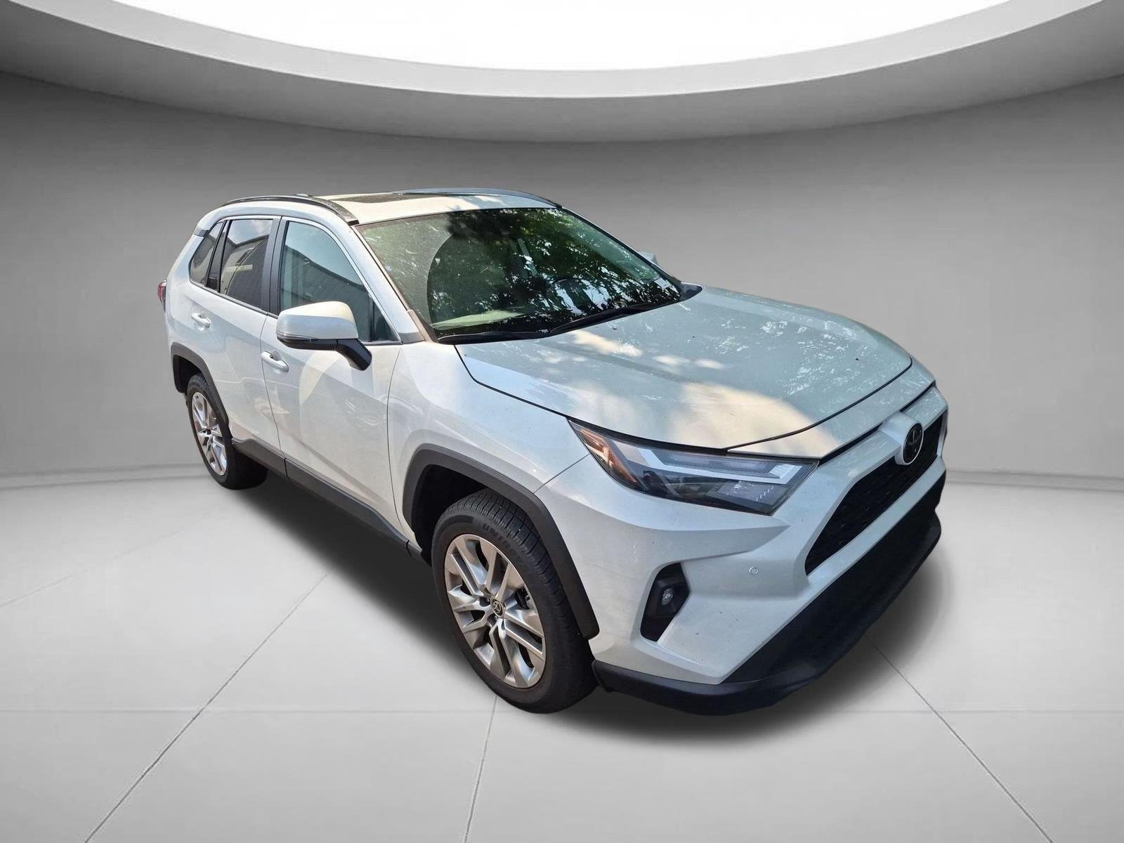 Used 2023 Wind Chill Pearl Toyota XLE Premium image 2