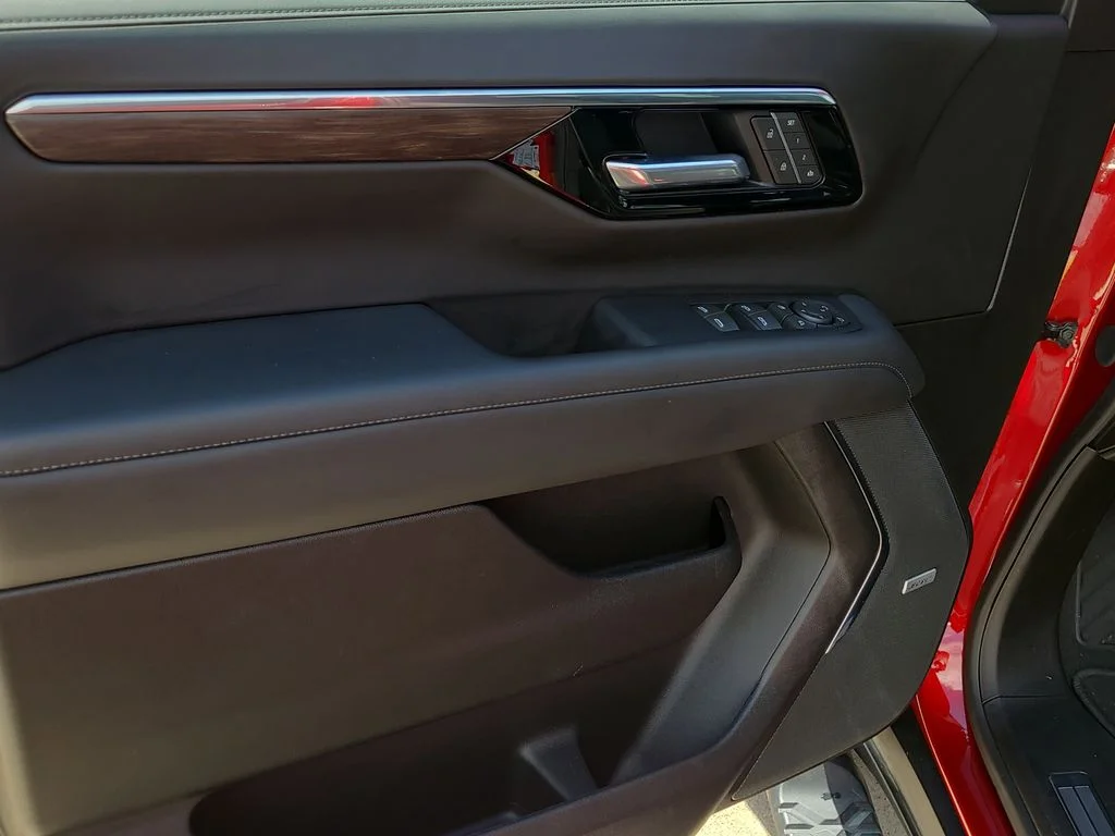 Used 2025 Red Chevrolet Z71 image 23