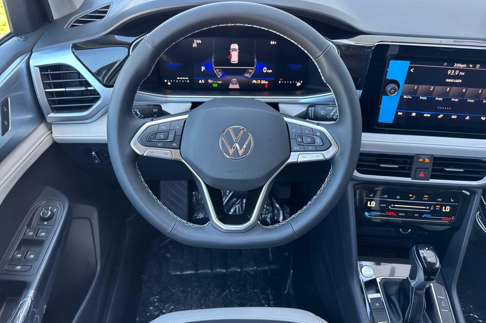 New 2026 Pure White Volkswagen SE image 13