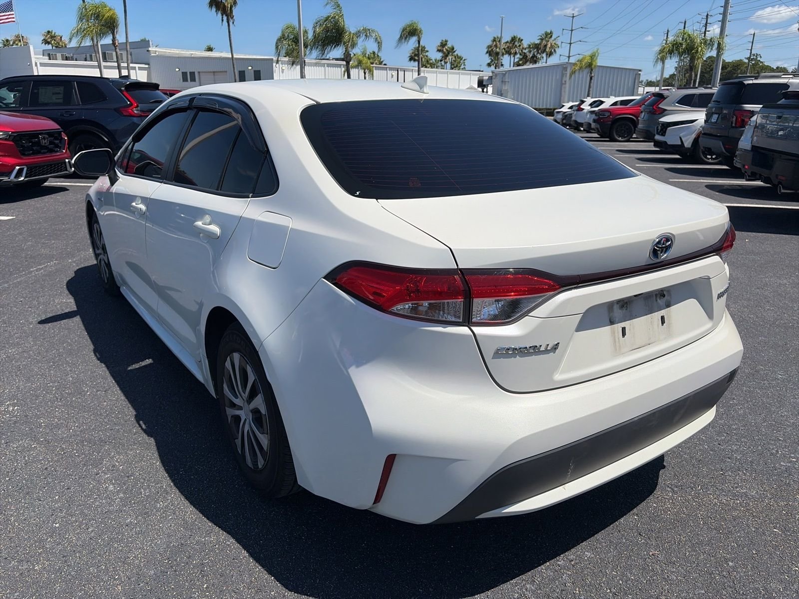 Used 2020 White Toyota LE image 5