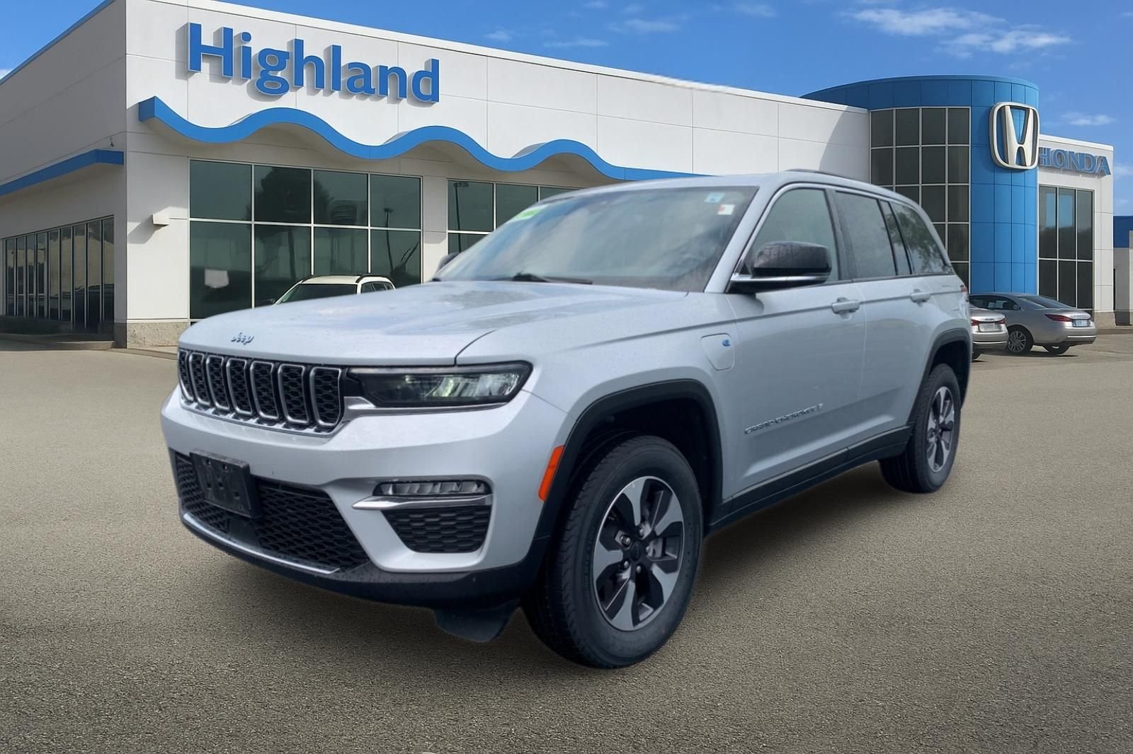 Used 2024 Silver Jeep 4xe image 1