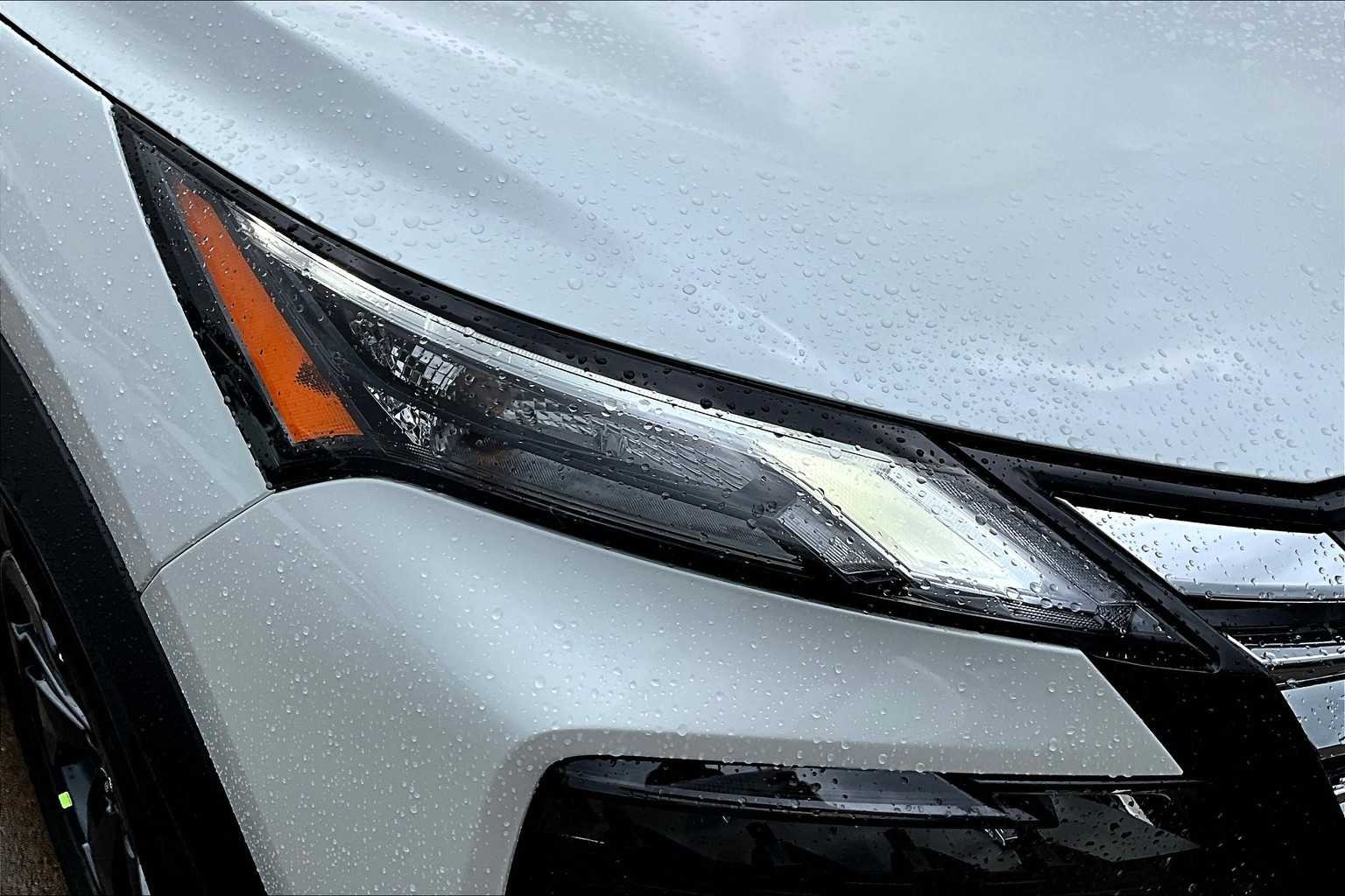 Used 2025 Everest White Pearl Nissan SV image 19