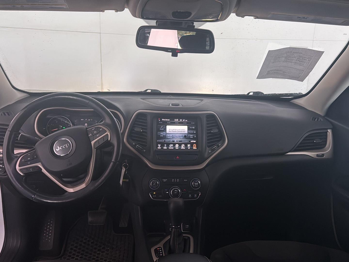 Used 2015 Bright White Clearcoat Jeep Latitude image 13