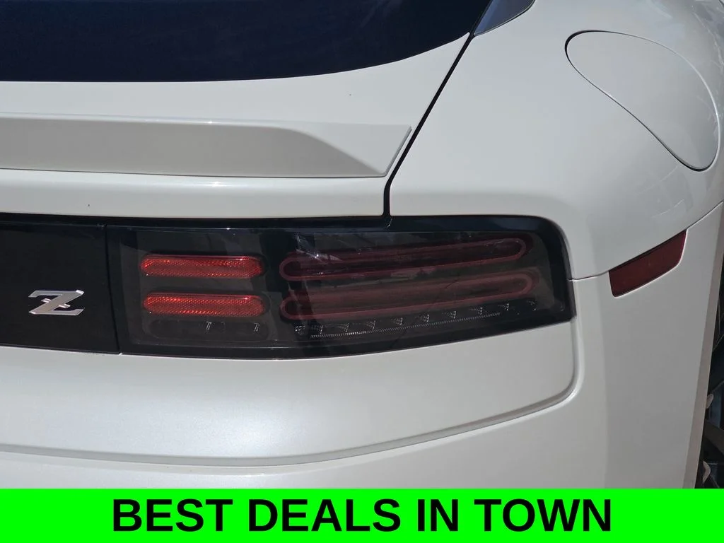 Used 2025 White Nissan Performance image 39