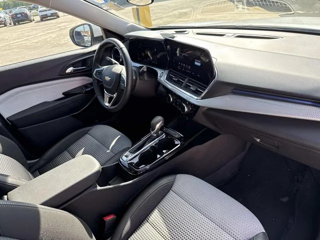 Used 2025 White Chevrolet LT image 30