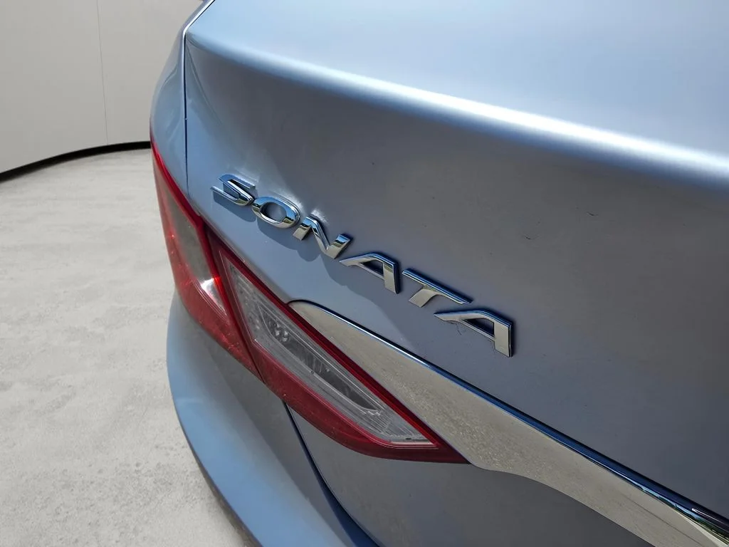 Used 2012 Radiant Silver Metallic Hyundai 2.4L Limited image 29