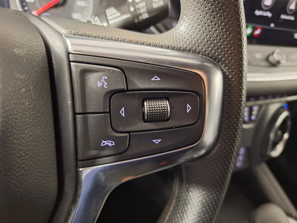 Used 2025 Black Chevrolet LT image 19