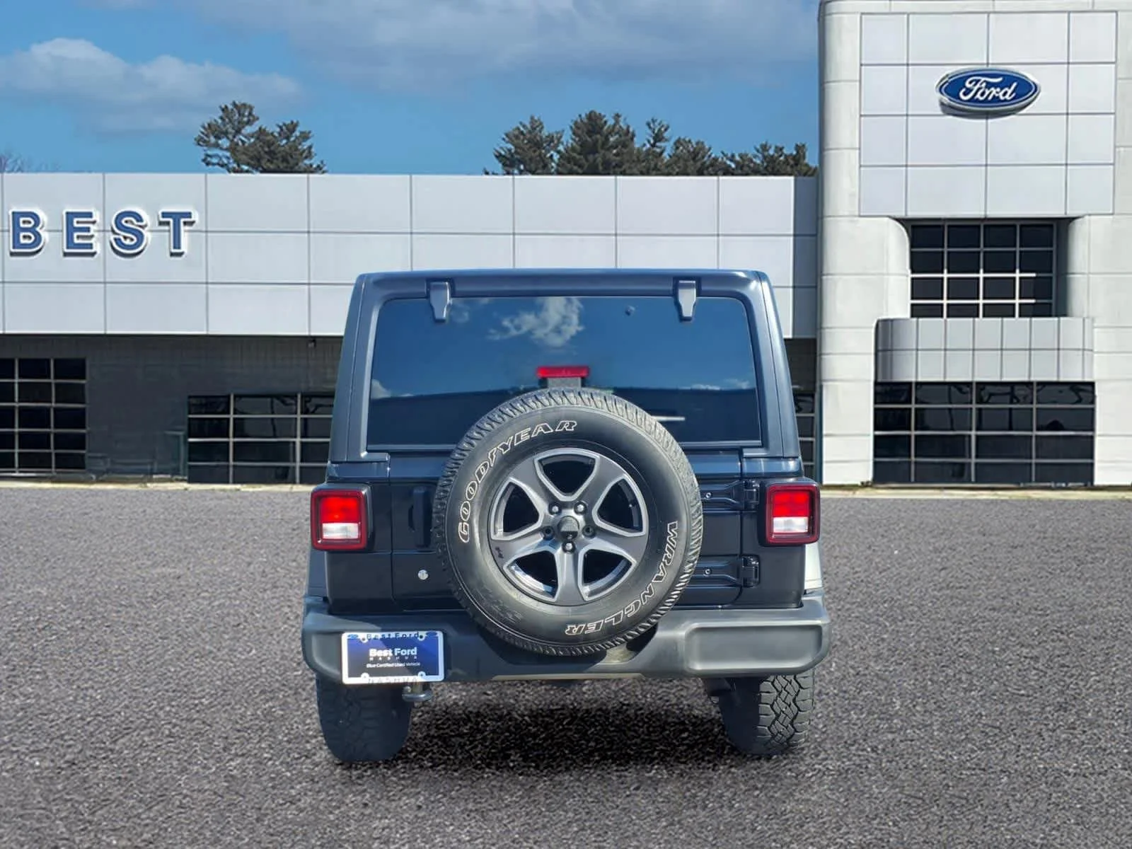 Used 2018 Black Clearcoat Jeep Sport S image 5