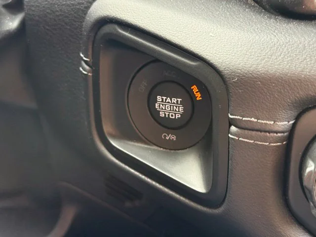 Used 2025  Jeep Mojave image 14