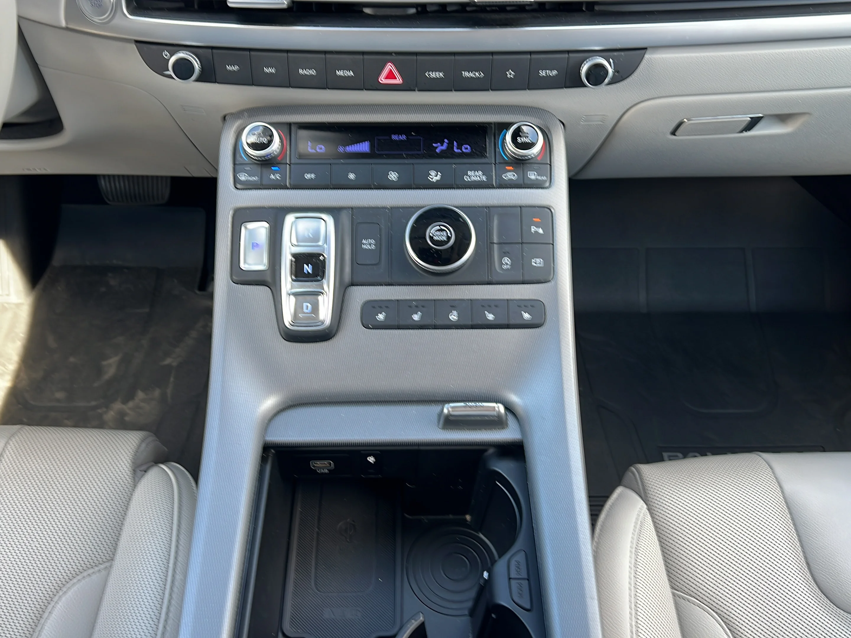 Used 2023 Abyss Black Pearl Hyundai Limited image 18