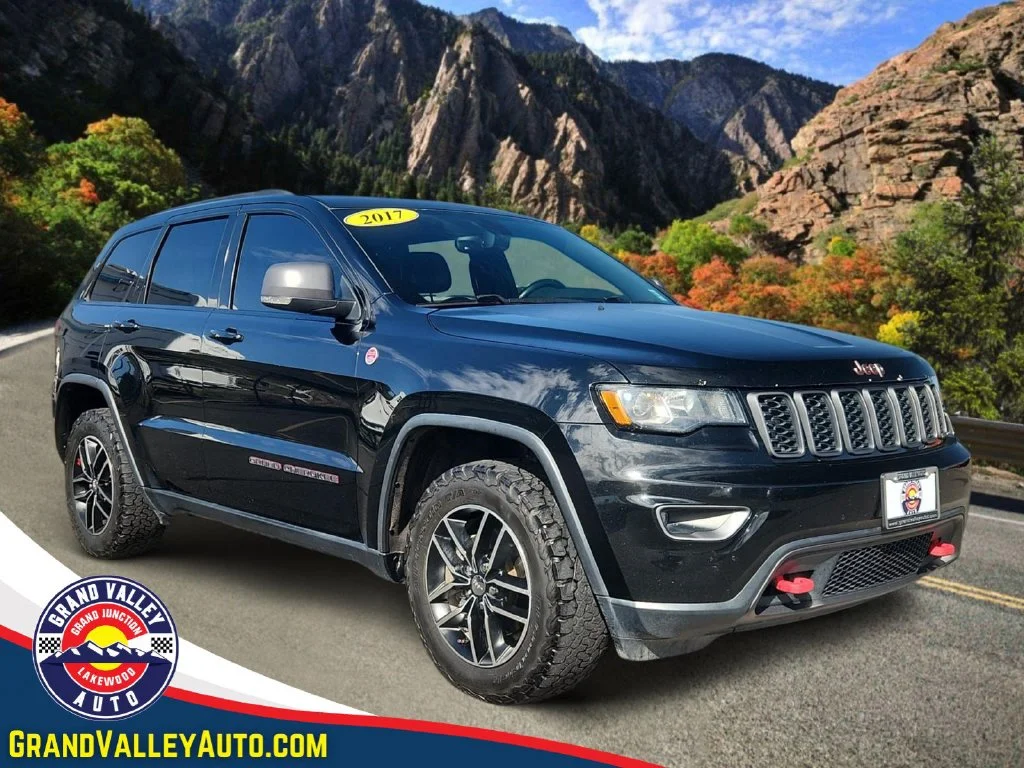 Used 2017 Black Jeep Trailhawk image 1
