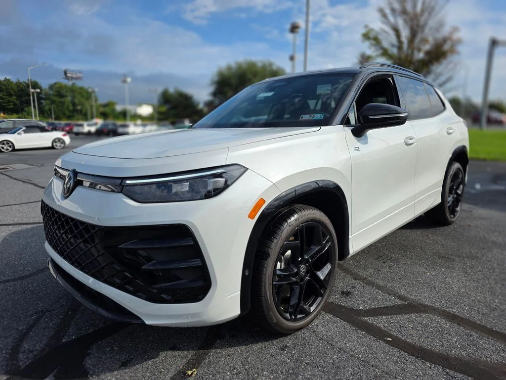 New 2026 Opal White w/Deep Black Roof Volkswagen 2.0T SE R-Line Black image 1