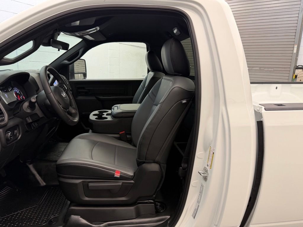 New 2026 Bright White Clear-Coat Exterior Paint RAM Tradesman image 15