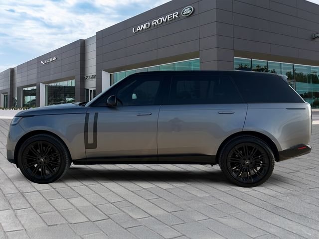 Used 2024 Gray Land Rover SE image 2