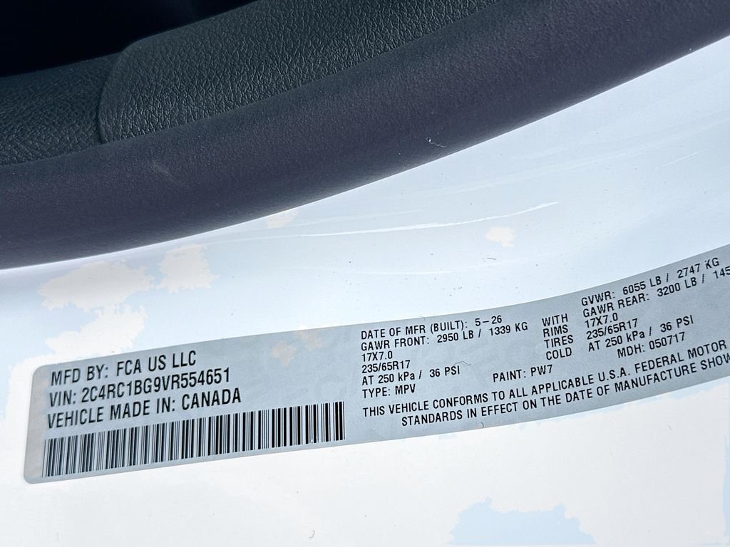 New 2027 Bright White Clear-Coat Exterior Paint Chrysler Select image 12