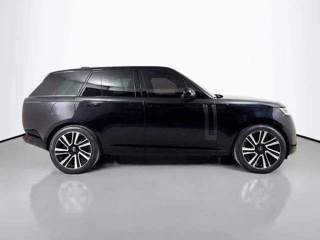 Used 2023 Black Land Rover SE image 4