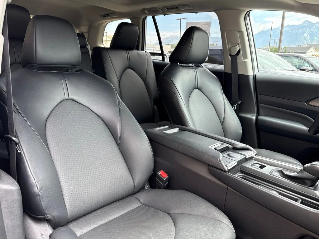 Used 2025 Silver Toyota XLE image 13
