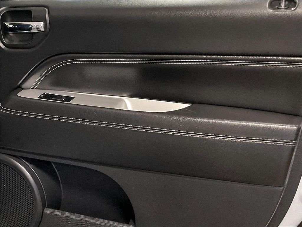 Used 2017 White Jeep Latitude image 11