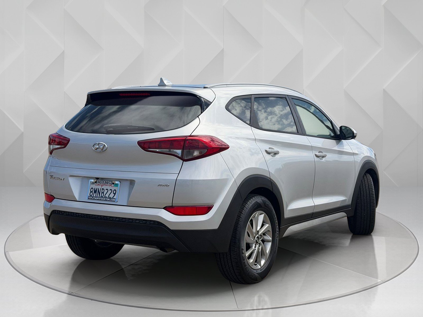 Used 2018 Molten Silver Hyundai SEL image 8