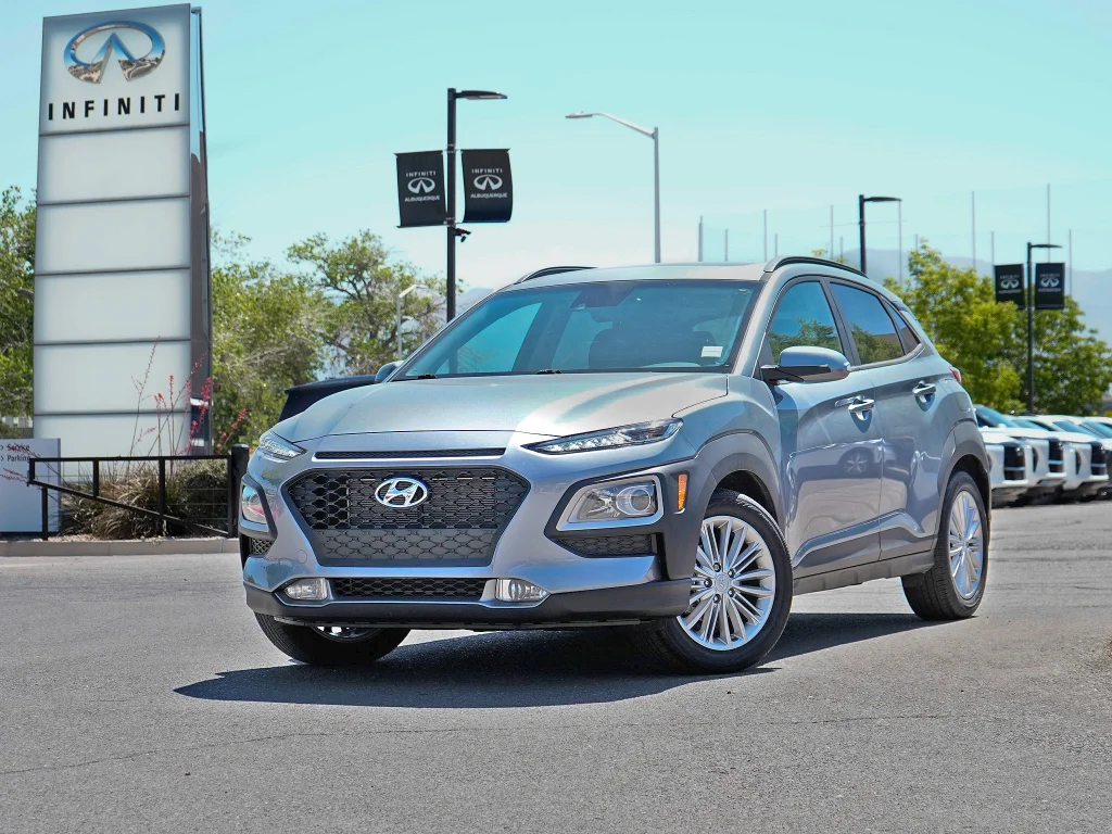 Used 2021 Sonic Silver Hyundai SEL Plus image 1