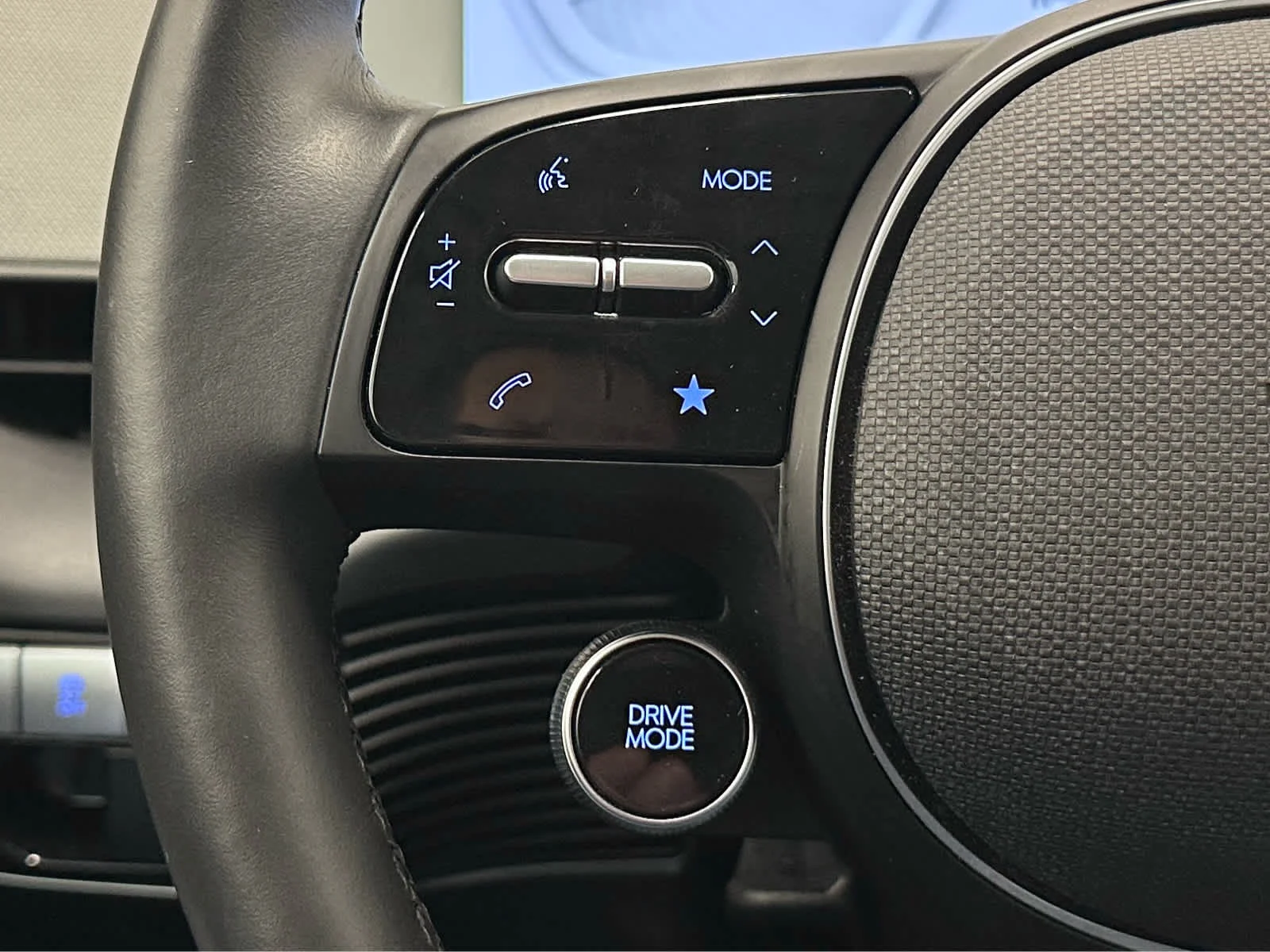 Used 2024 Digital Teal Hyundai SEL image 25