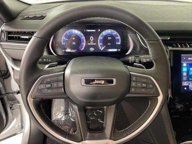 New 2025 Silver Zynith Exterior Paint Jeep Altitude X image 19