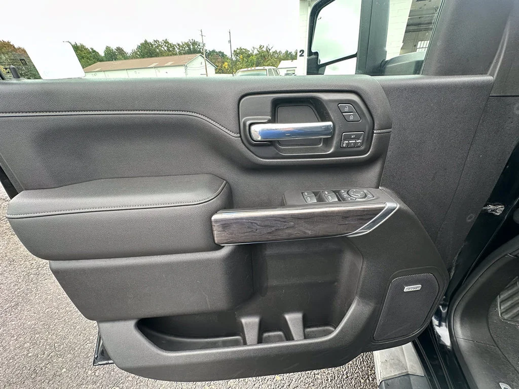 Used 2020 BLACK Chevrolet LTZ image 26