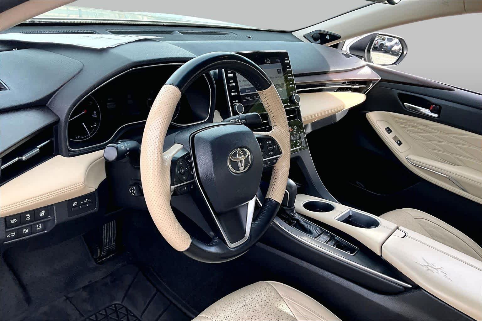 Used 2019 Wind Chill Pearl Toyota Limited image 14